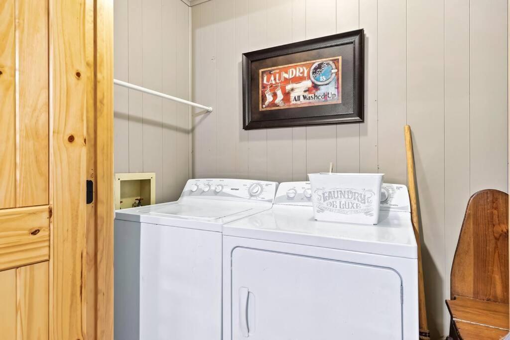 Beautiful Chalet With Fireplace And Large Game Room Gatlinburg Bagian luar foto