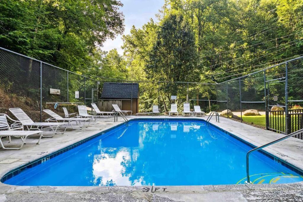Beautiful Chalet With Fireplace And Large Game Room Gatlinburg Bagian luar foto