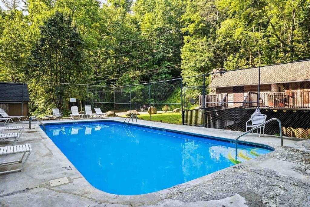 Beautiful Chalet With Fireplace And Large Game Room Gatlinburg Bagian luar foto