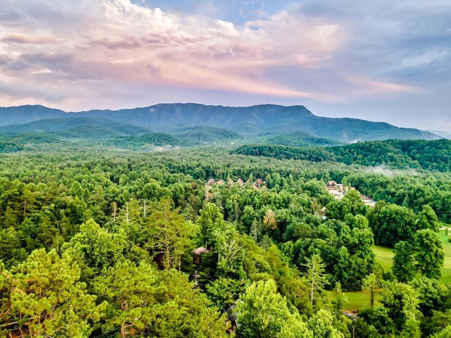Beautiful Chalet With Fireplace And Large Game Room Gatlinburg Bagian luar foto