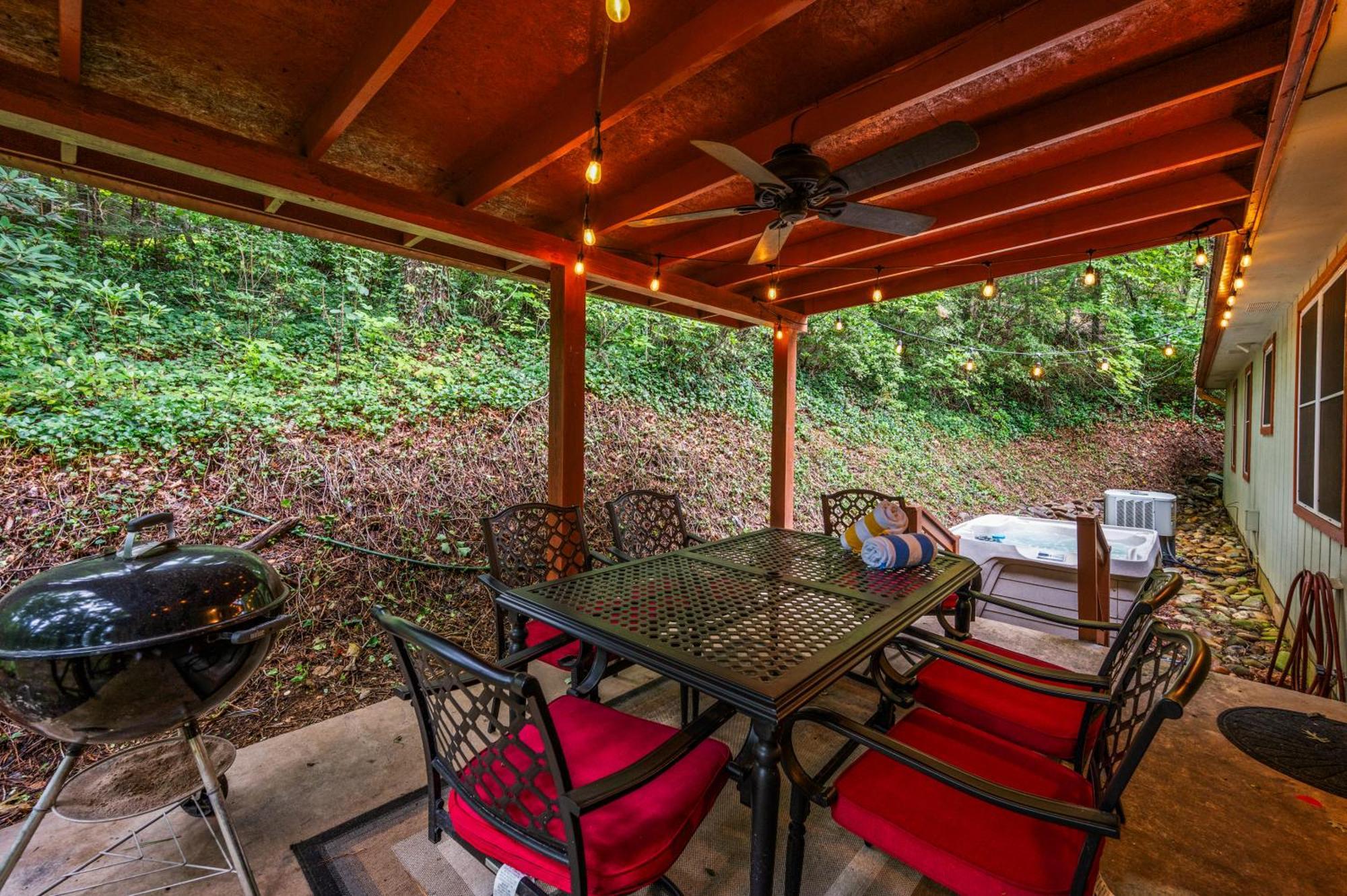 Beautiful Chalet With Fireplace And Large Game Room Gatlinburg Bagian luar foto