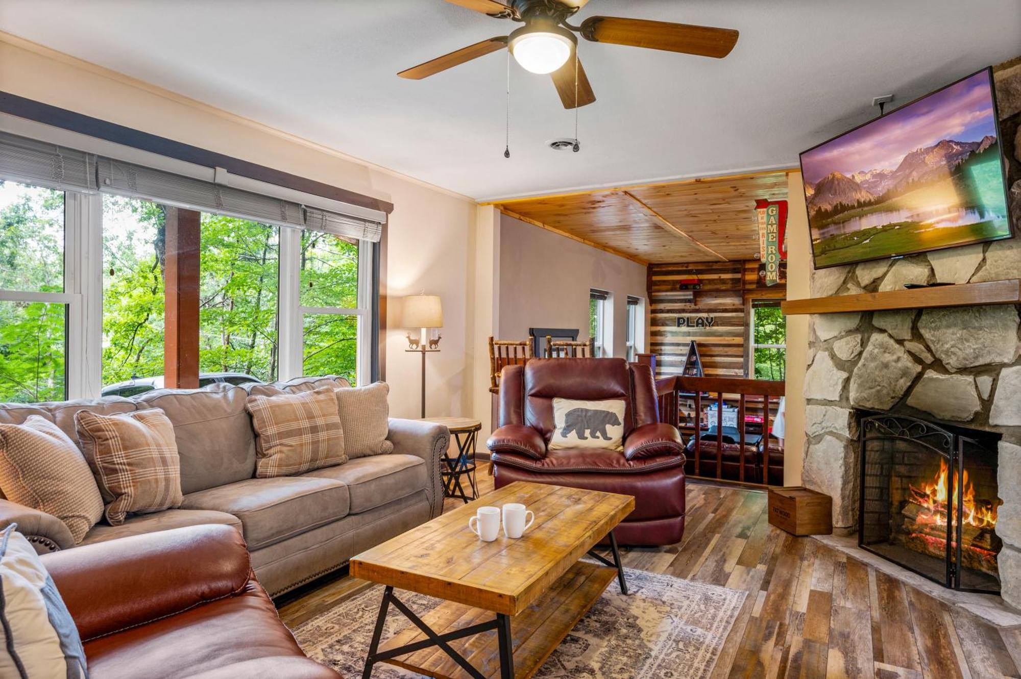 Beautiful Chalet With Fireplace And Large Game Room Gatlinburg Bagian luar foto