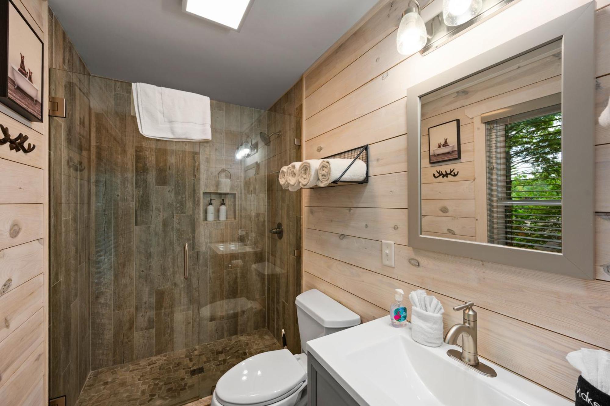 Beautiful Chalet With Fireplace And Large Game Room Gatlinburg Bagian luar foto