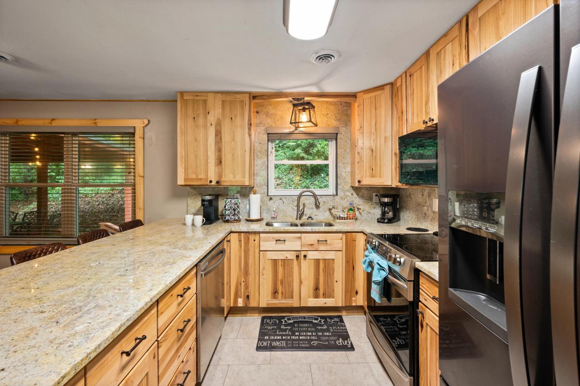 Beautiful Chalet With Fireplace And Large Game Room Gatlinburg Bagian luar foto